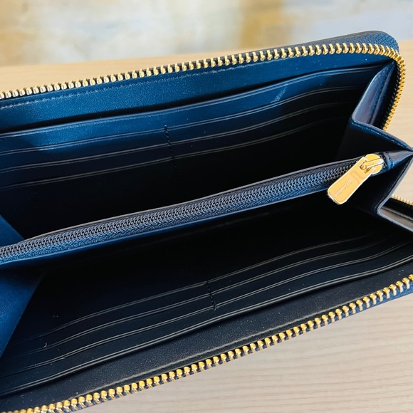 Coach Accordion Buffalo Plaid Zip Accordion Wallet NWT Navy/ white - Picture 7 of 8